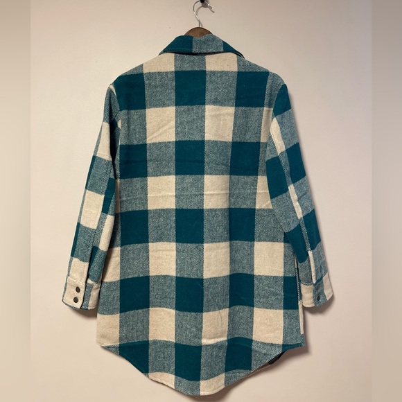 𝐑𝐃 𝐒𝐭𝐲𝐥𝐞- Woman’s Shacket - Picture 3 of 4